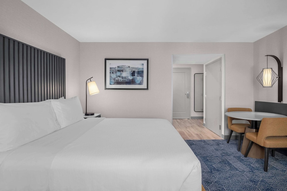 Embassy Suites by Hilton El Paso - photo 13