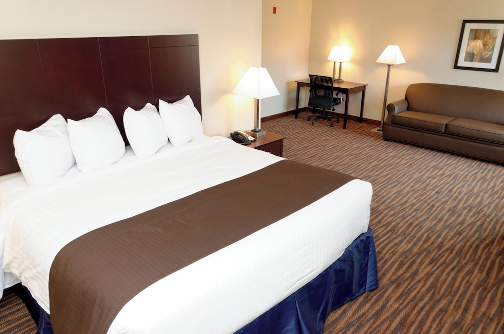 Cobblestone Inn & Suites Denison Oak Ridge - photo 39