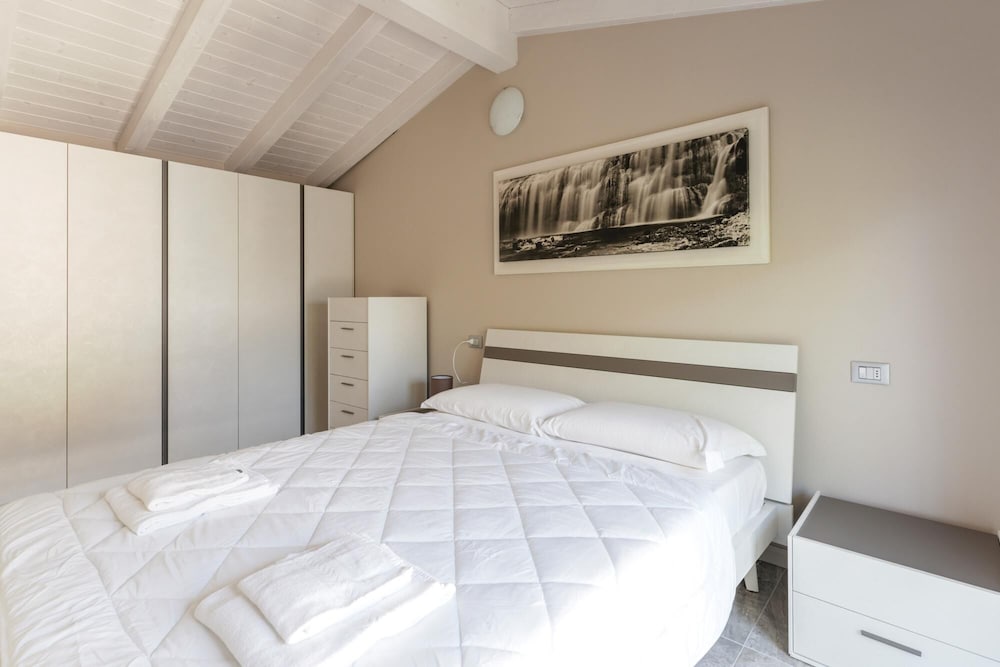 Apt24 Garibaldi 3 in Desenzano del Garda — 4-Star Luxury Hotel in Desenzano Del Garda, Italy