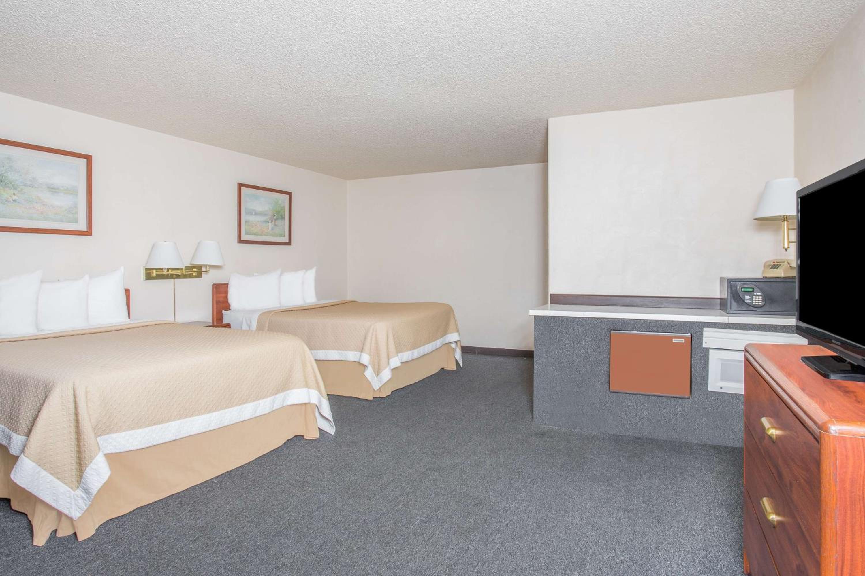 Baymont by Wyndham Rock Springs - photo 17