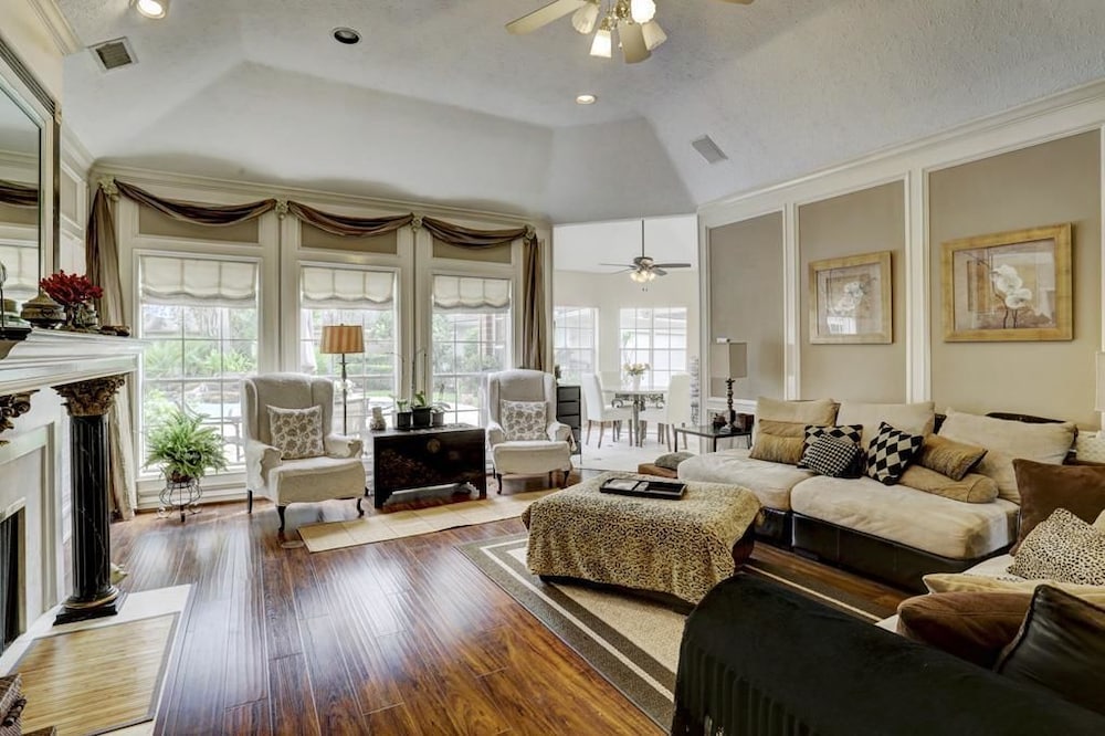Luxury Spectacular House in TX — 4-Star Luxury Hotel in Sugar Land, United States