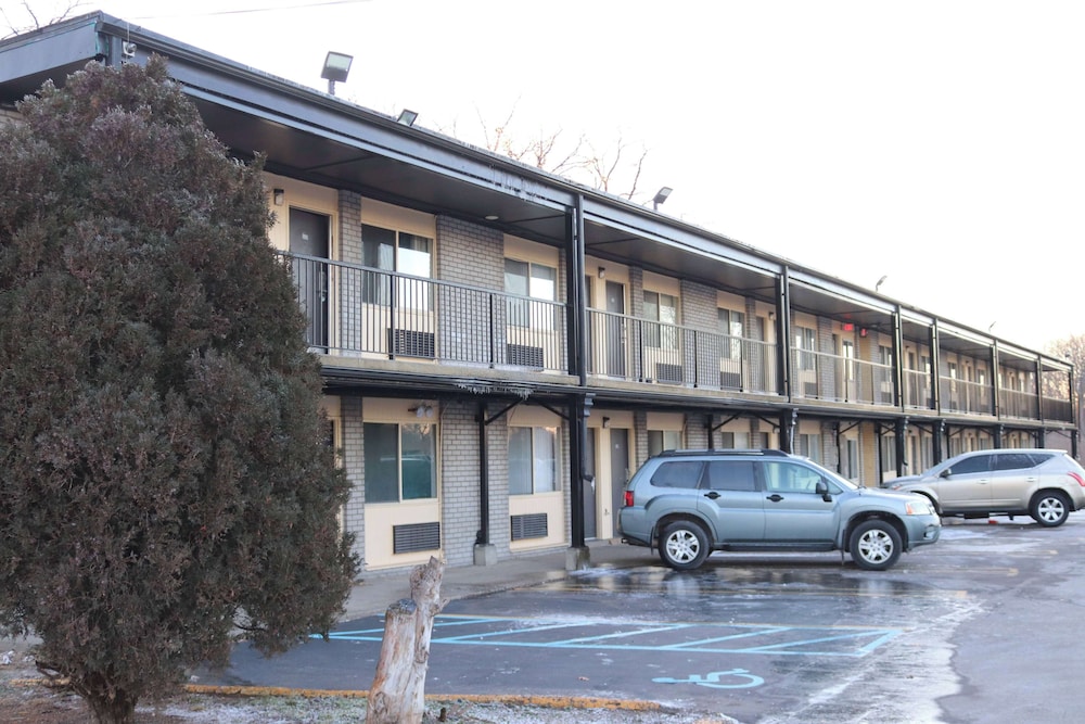 Travelodge by Wyndham Livonia Canton Novi Detroit Area - featured photo