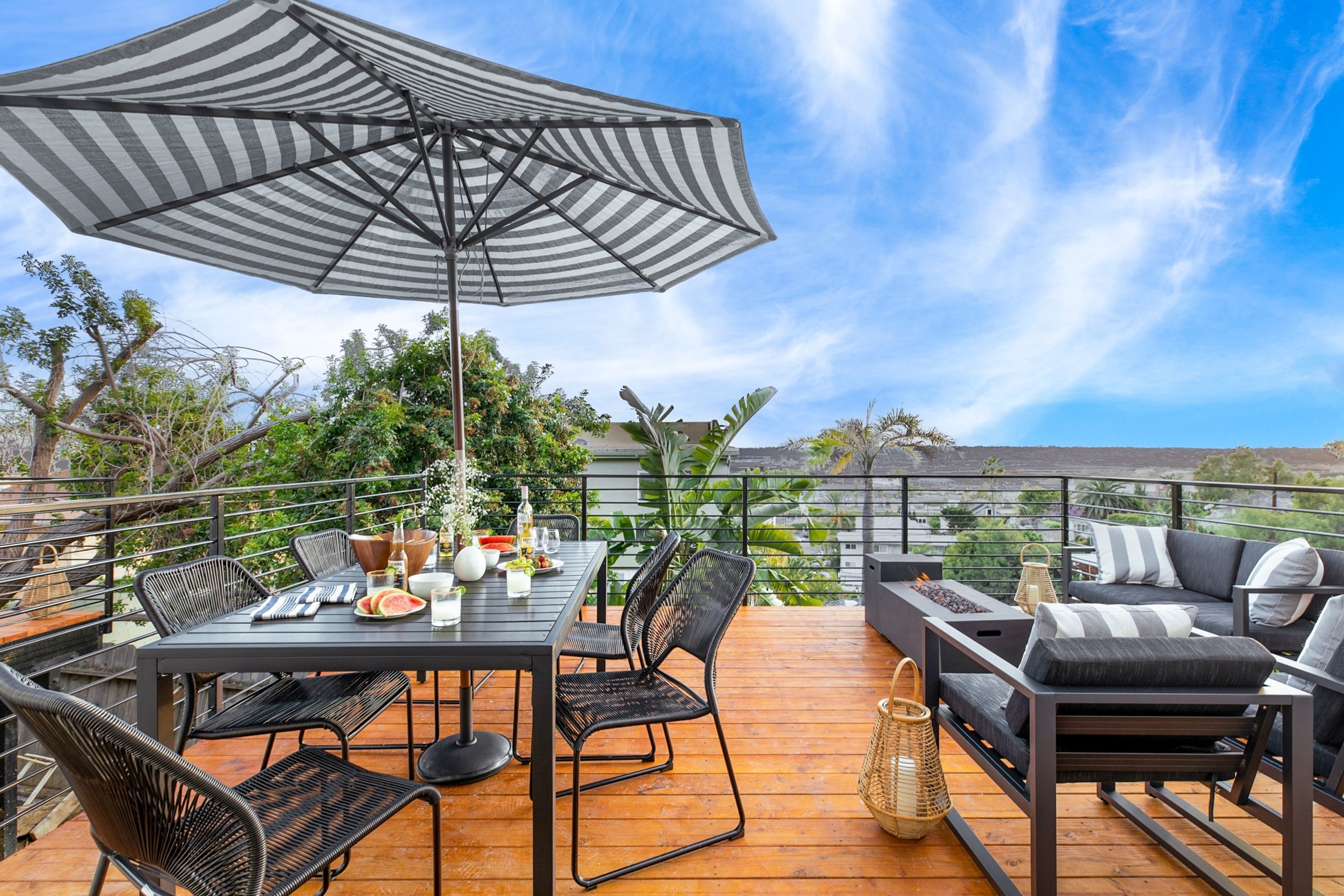 Avalon III by Avantstay Mins to Gaslamp Zoo & Airport Beautiful Deck w BBQ - photo 4