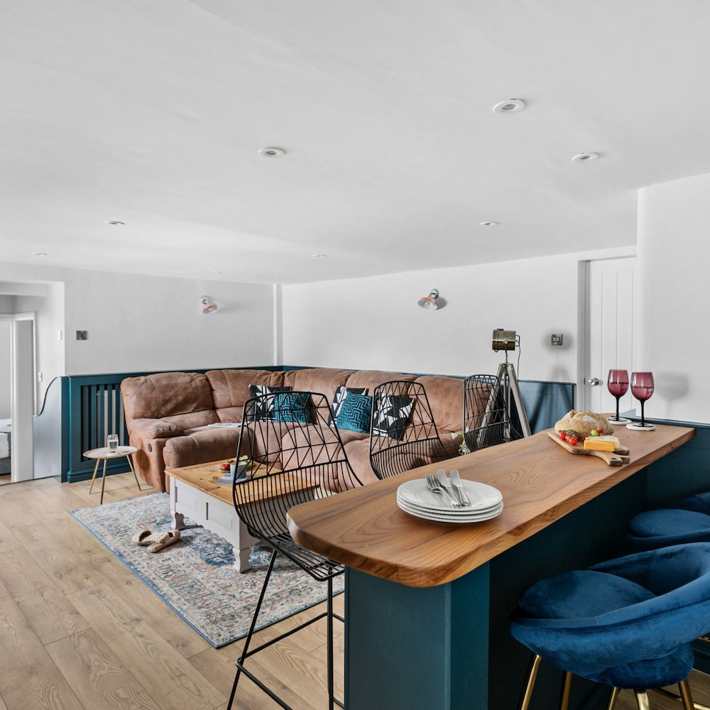 Coombe Bank Seaboard spirit contemporary chic with parking close to beach — 4-Star Luxury Hotel in Teignmouth, United Kingdom