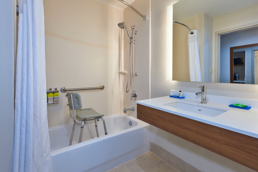 Holiday Inn Express & Suites Dayton South Franklin by IHG - photo 10