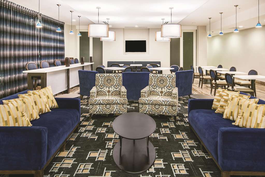 La Quinta Inn & Suites by Wyndham Karnes City Kenedy - photo 45