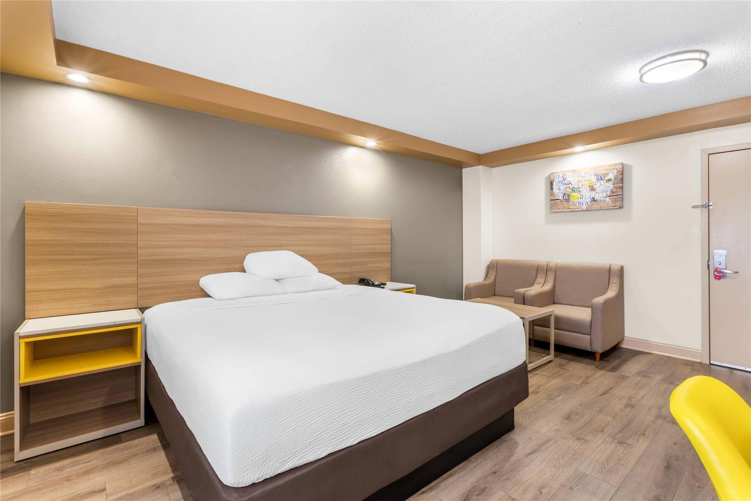 Econo Lodge Woodbridge - photo 11