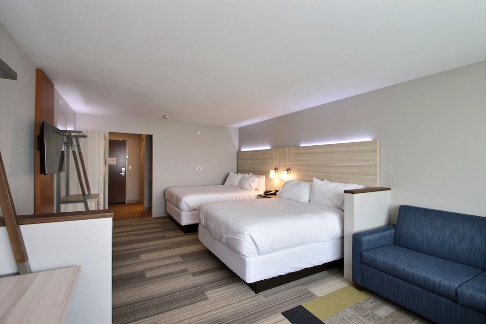 Holiday Inn Express & Suites Fond Du Lac by IHG - photo 7