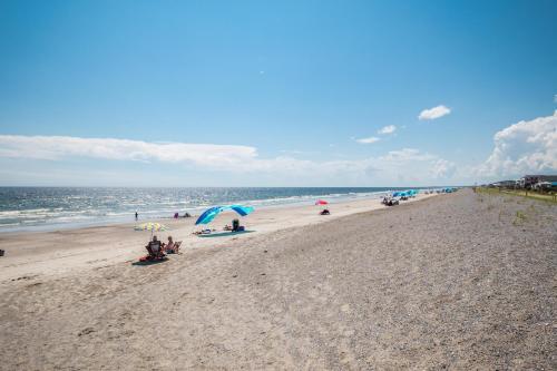 Mead Us At The Beach by Oak Island Accommodations - photo 32