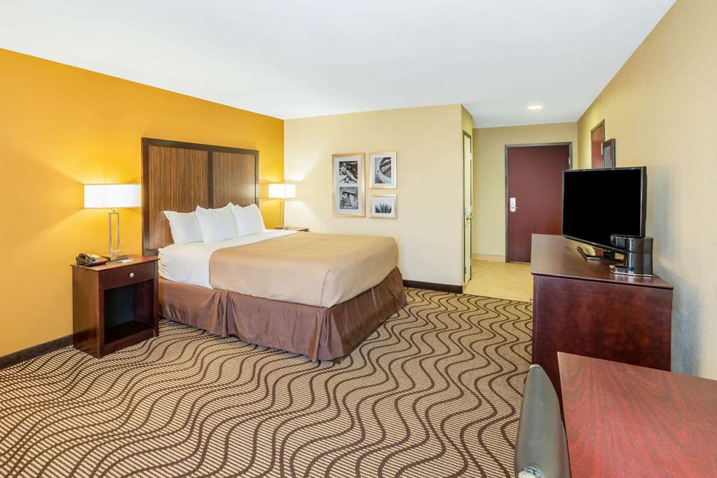 La Quinta Inn Suites Floresville - photo 30