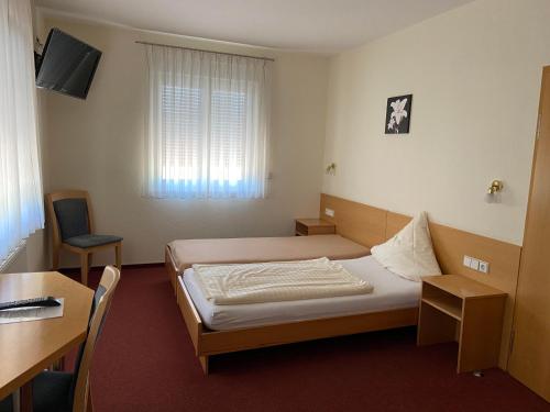 Pension Zum Bahnhof — Offenbach An Der Queich — photo 3