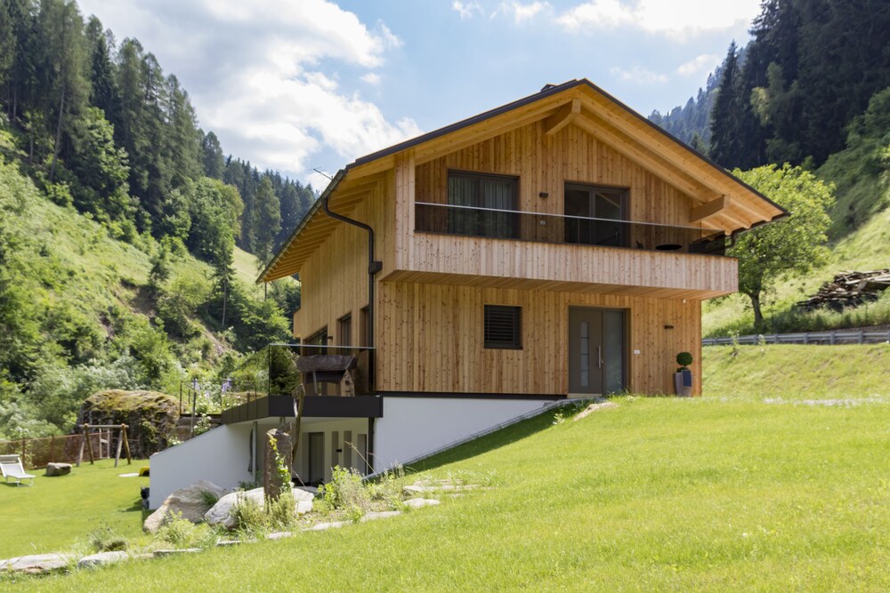 Chalet de Ultimis — 4-Star Luxury Hotel in Ultimo - Ulten, Italy