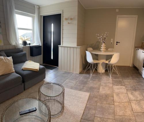 Koselig leilighet nær bussholdeplass og natur. — 4-Star Luxury Hotel in Tromso, Norway