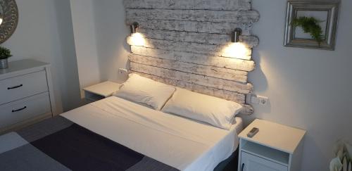 Domus Valencia Apartamentos centro frente a Torres de Serrano — 4-Star Luxury Hotel in Valencia, Spain