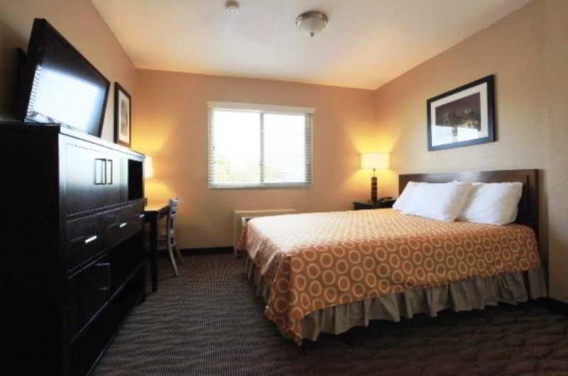 Americas Best Value Inn San Diego Downtown - photo 11