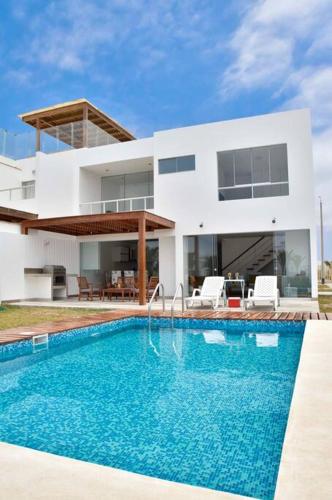 Casa de playa: Disfruta de grandes momentos y del sol todo el año en Paracas — 4-Star Luxury Hotel in Paracas, Peru