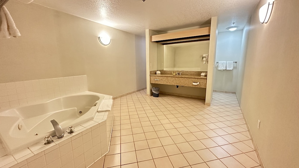 Timberland Inn & Suites - photo 72