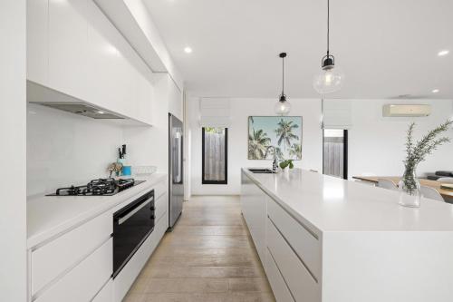 Aqua Luna Stylish Retreat by Koonya Ocean Beach — Blairgowrie — photo 5