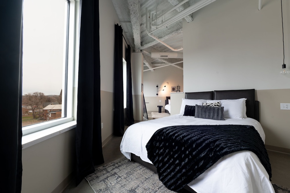 Arch and Cable Hotel - photo 19