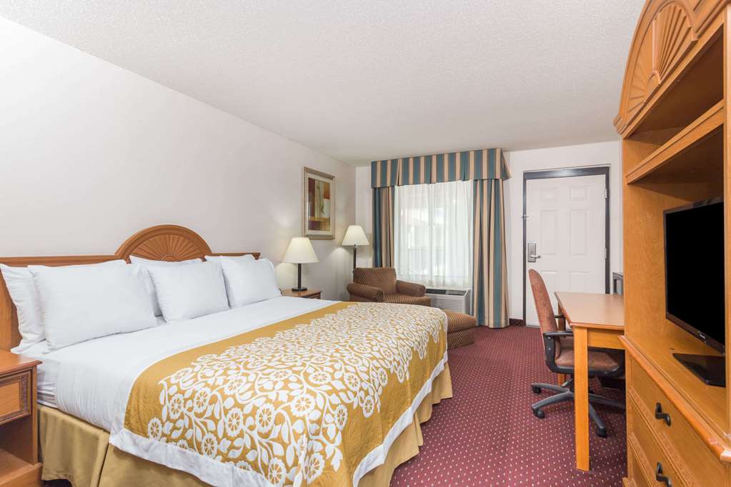Days Inn by Wyndham Chiefland - photo 8