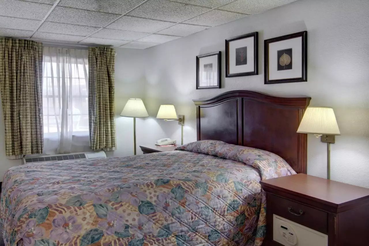 Econo Lodge & Conference Center - photo 11