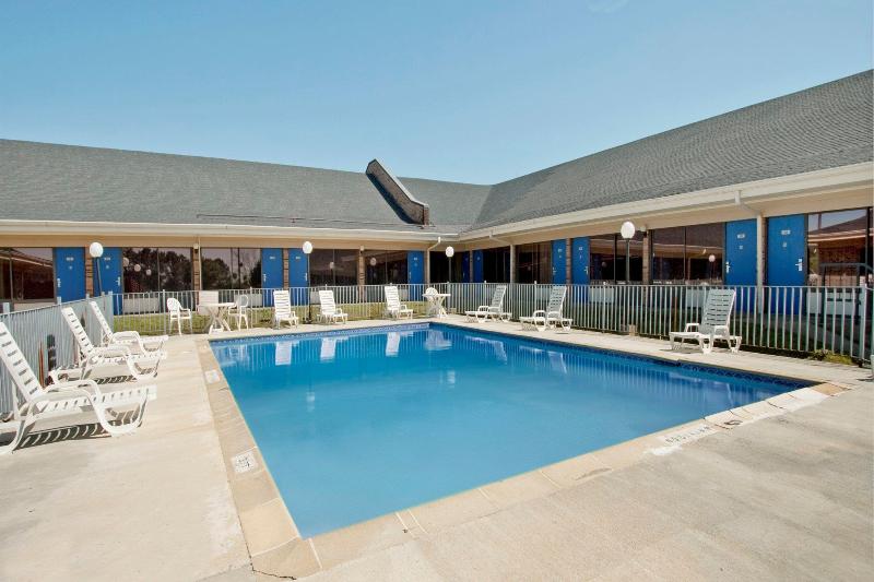 Americas Best Value Inn Forest - photo 2