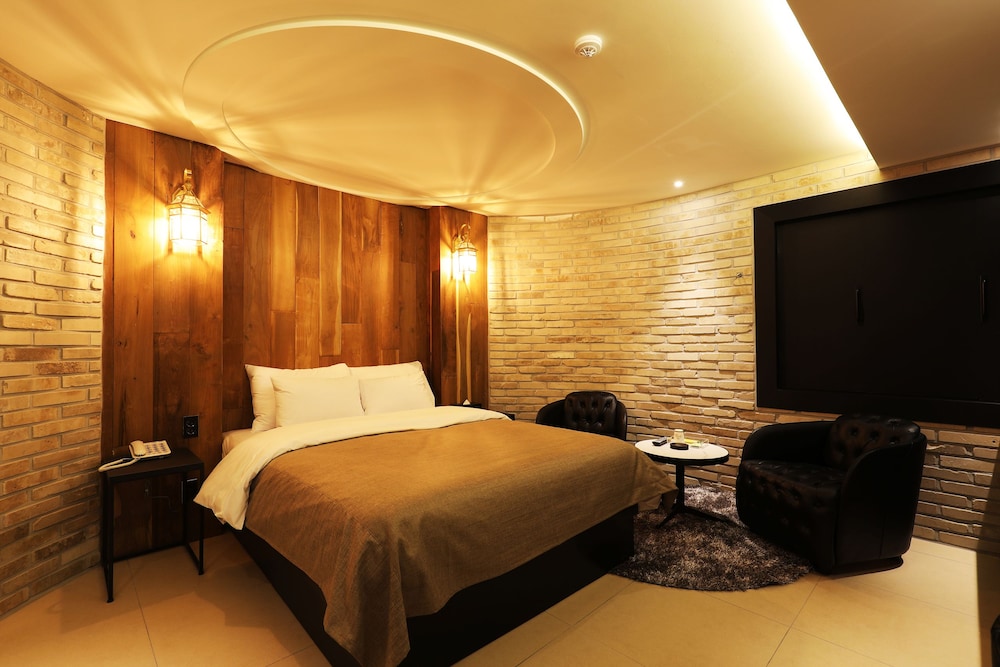 Rainbow Hotel - carbon neutral hotel in Daejeon