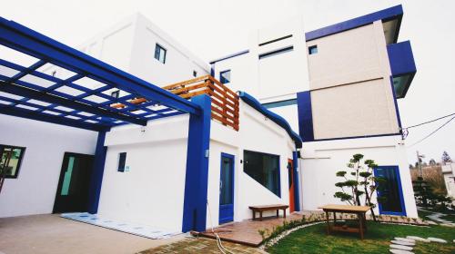 Hong Dao Min Su - carbon neutral hotel in Unknown City