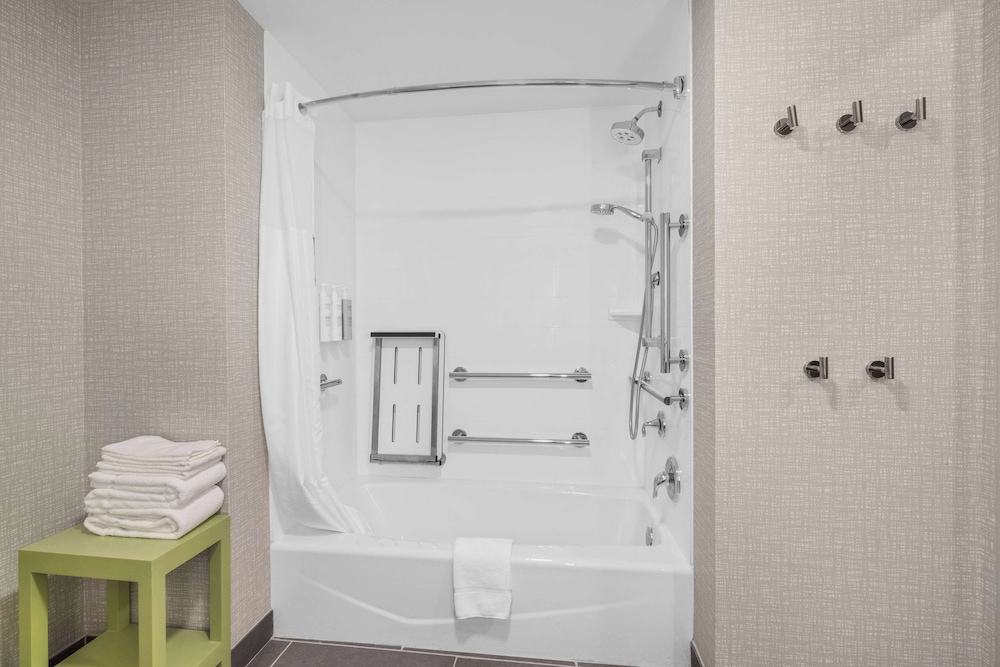 Hampton Inn & Suites by Hilton Bakersfield Central - photo 30