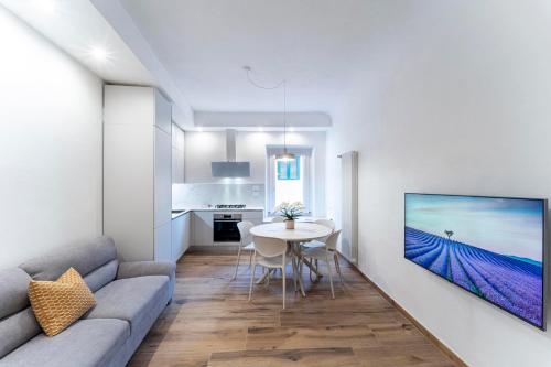 UNYCA Florence Elegant Three Bedroom Apartment — 4-Star Luxury Hotel in Florence, Italy