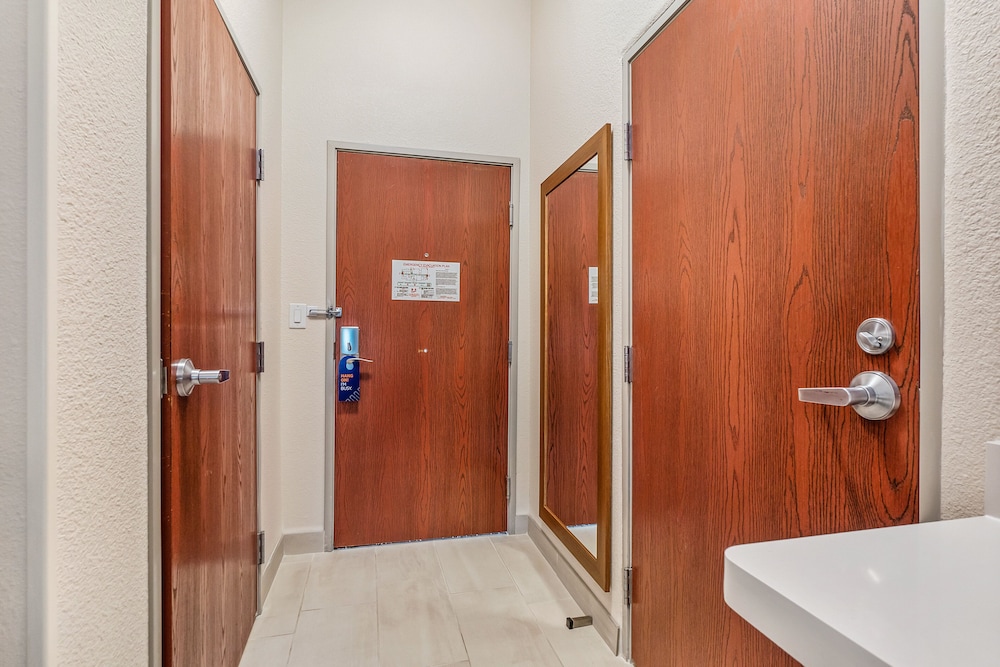 Holiday Inn Express Suites Van Buren Ft Smith Area by IHG - photo 28
