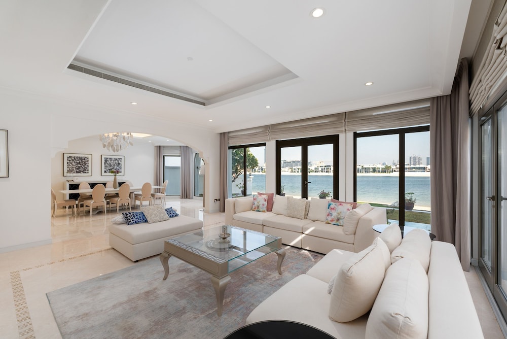Exclusive 5BR Palm Villa w Private Pool and Beach — 4-Star Luxury Hotel in Dubai, United Arab Emirates