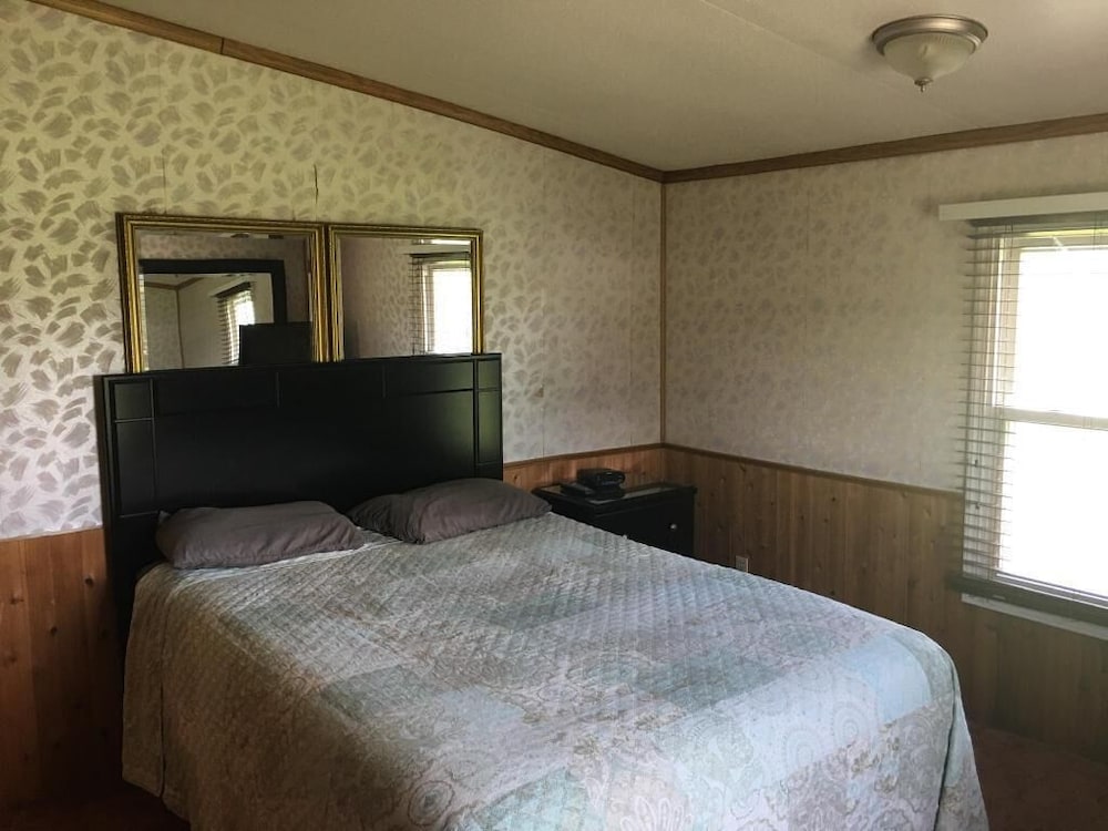 Cadiz Motel by OYO on route 250 - photo 8