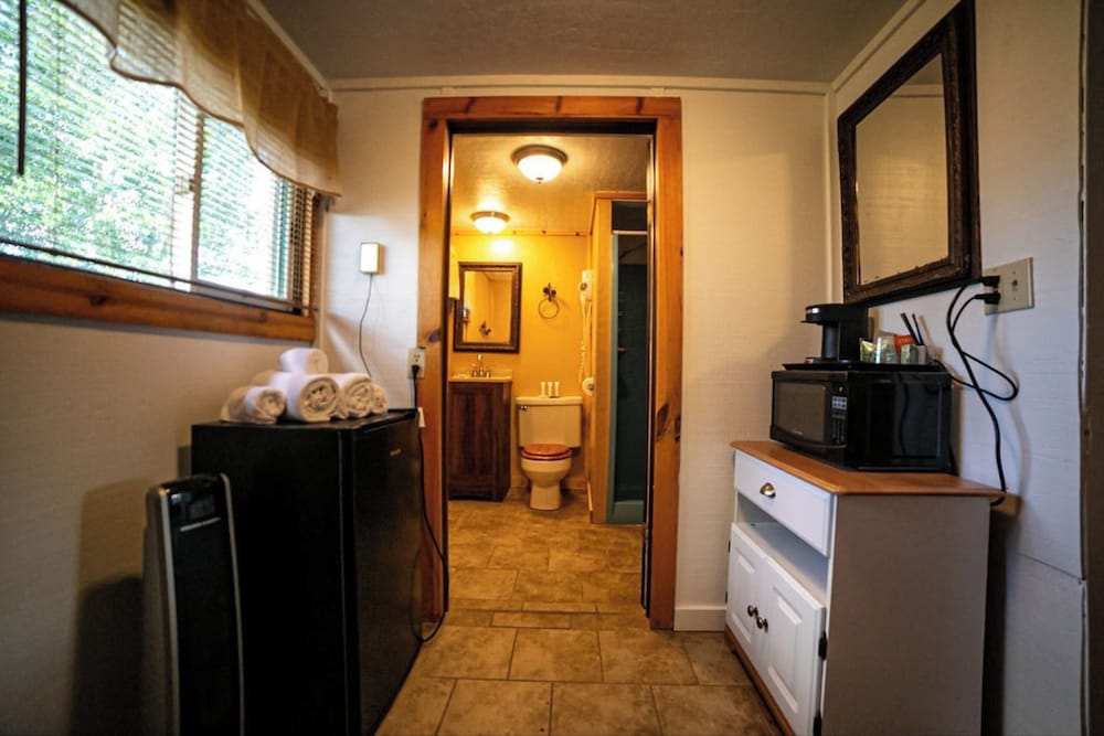 Chinook Winds Motel - photo 88