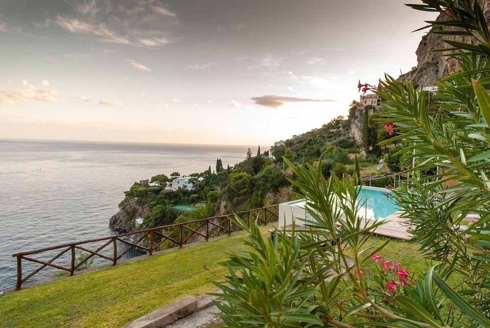 Villa Amalfi in Amalfi — 4-Star Luxury Hotel in Amalfi, Italy