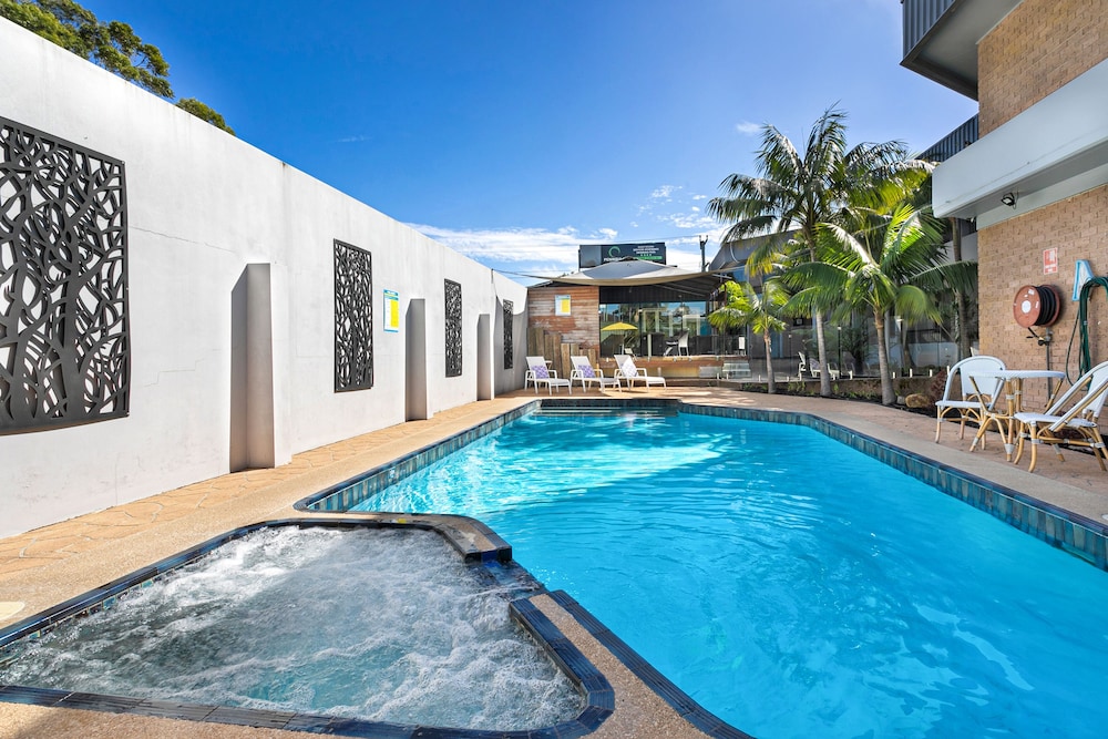 Peninsula Nelson Bay Motel and Serviced Apartments — 4-Star Luxury Hotel in Nelson Bay, Australia