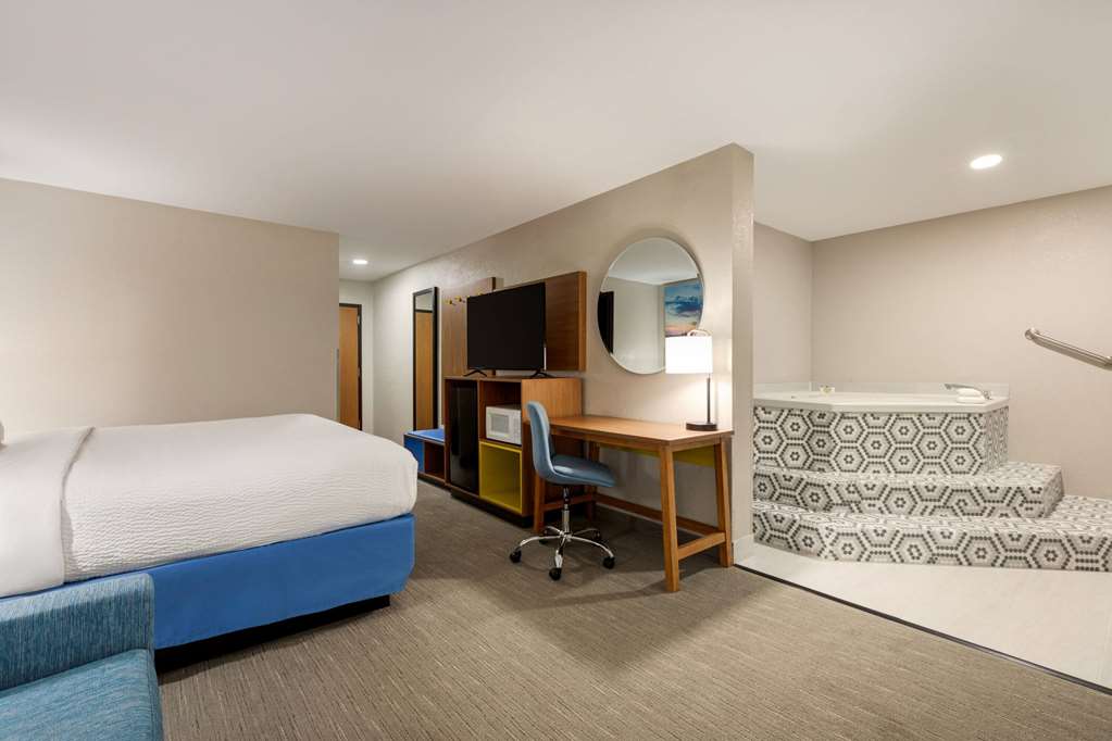 Days Inn by Wyndham Hillsboro - photo 20