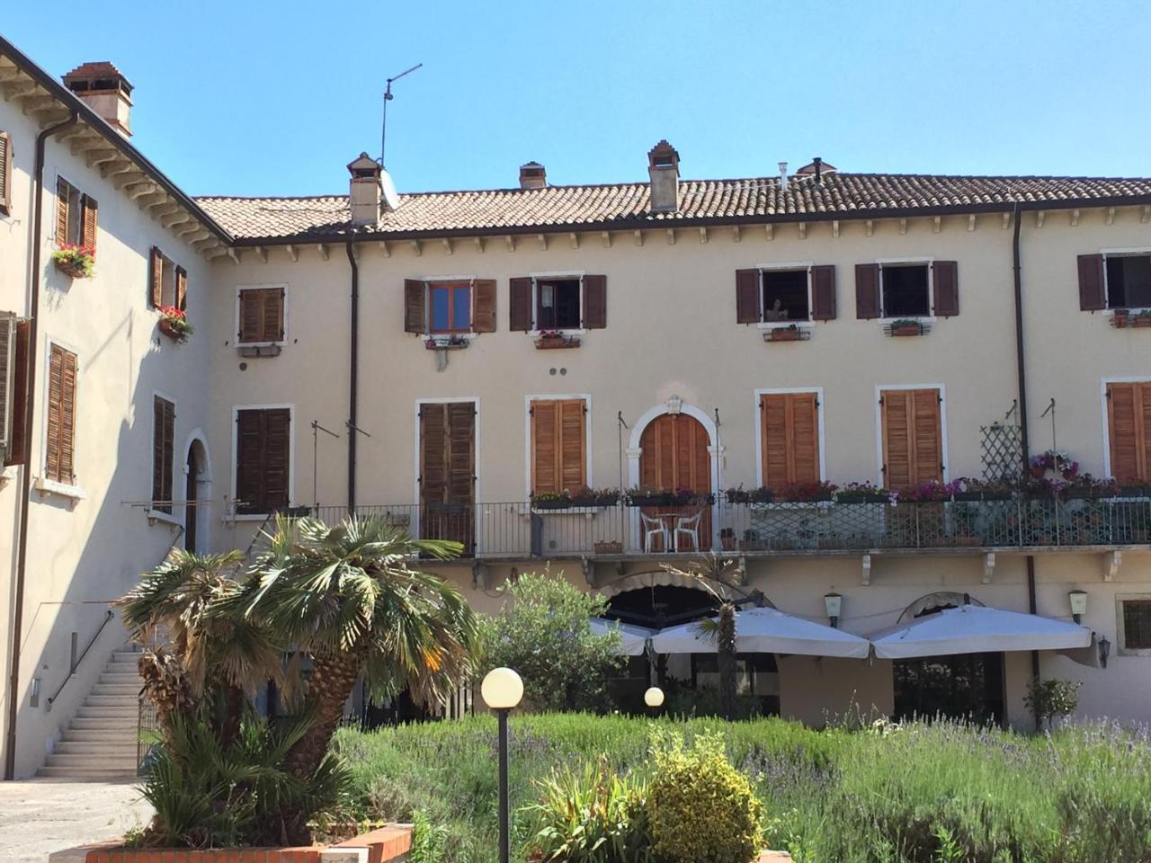 Ferienwohnung Gardasee — 4-Star Luxury Hotel in Lazise, Italy