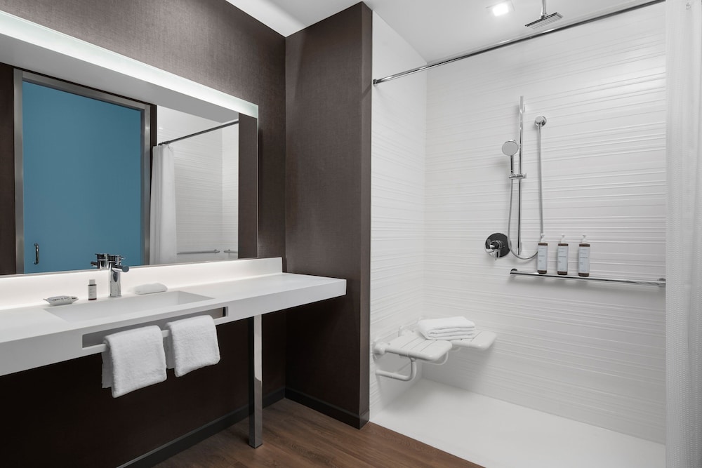 AC Hotel Vancouver Waterfront - photo 15