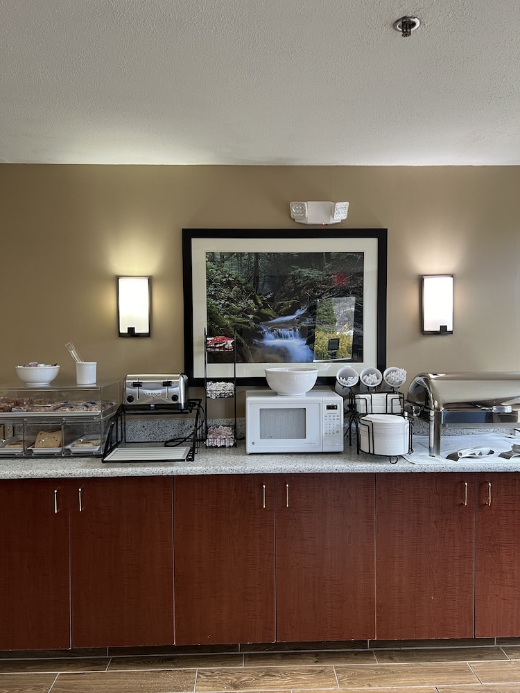 Comfort Inn & Suites Wilkes Barre Arena - photo 45