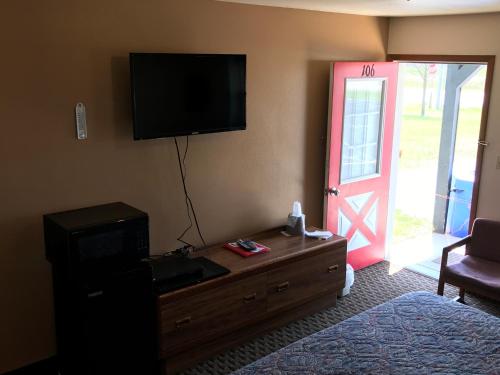 Quik Stop and Motel - photo 20