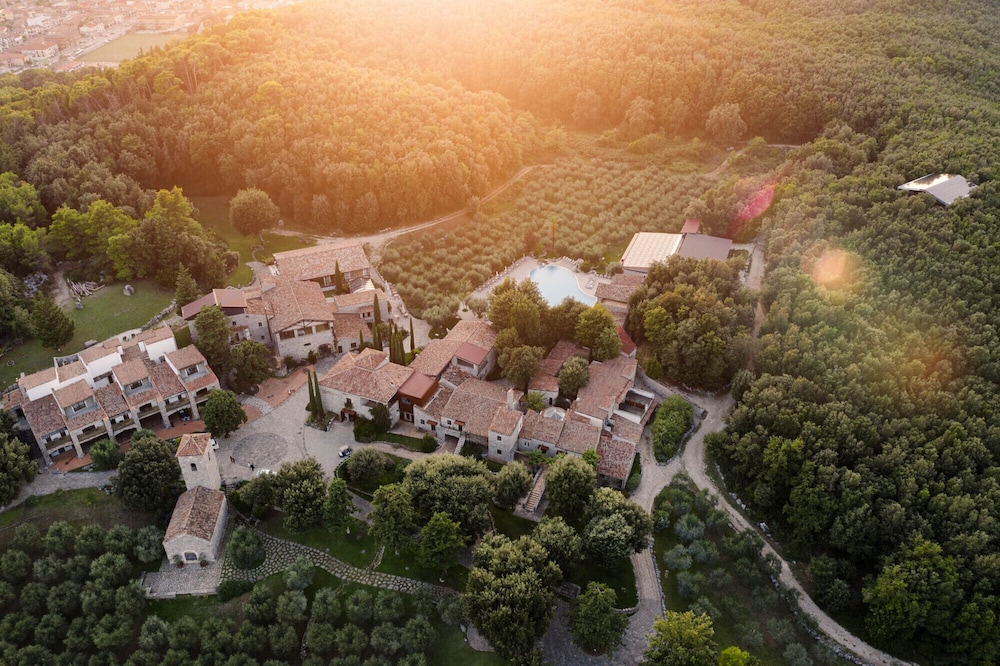 Aquapetra Resort and Spa — 4-Star Luxury Hotel in Telese, Italy