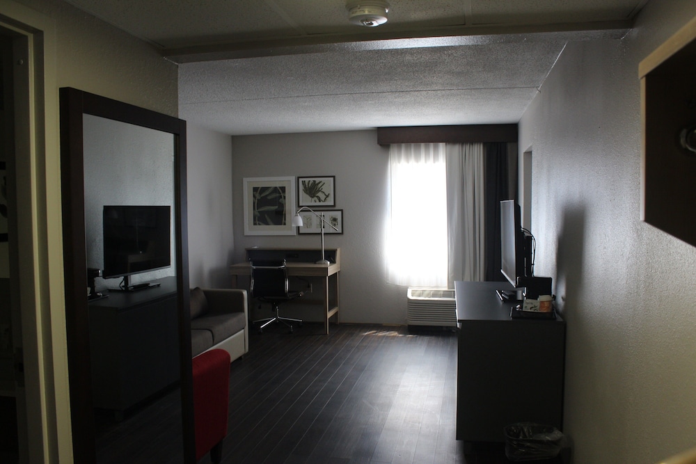 Country Inn & Suites By Radisson Dunbar Charleston - photo 23
