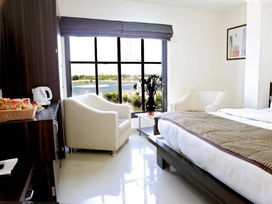 J R Avezika Comfort — hotel near Jamnagar Airport