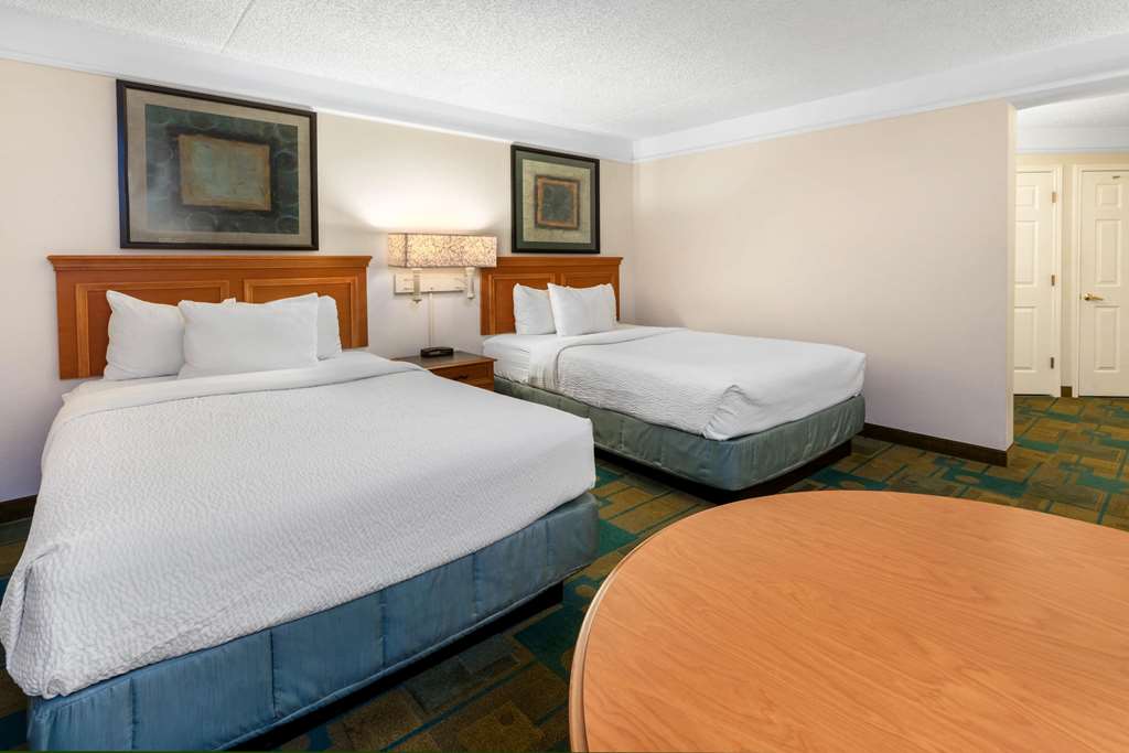 La Quinta Inn & Suites by Wyndham Phoenix West Peoria - photo 13