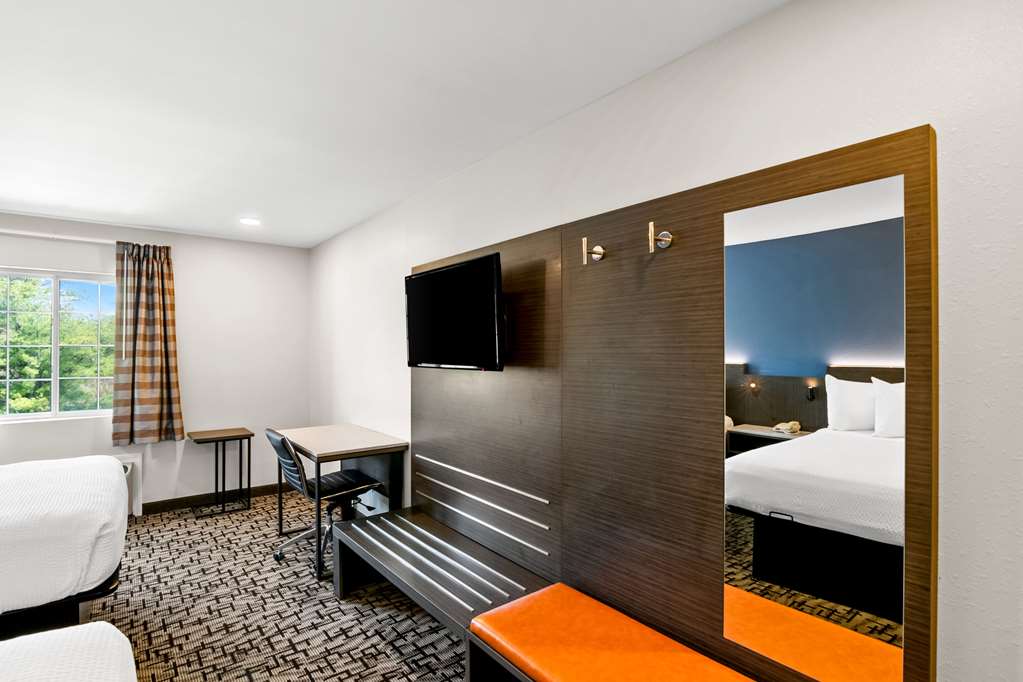 Econo Lodge Bethel Danbury - photo 25