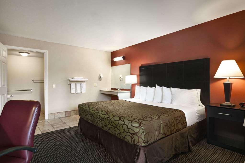 Travelodge By Wyndham Traverse City Mi - photo 13