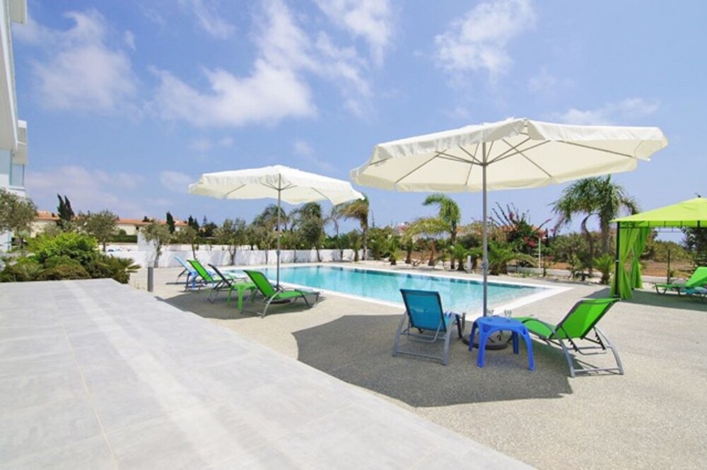 Sky White Pearl Villa