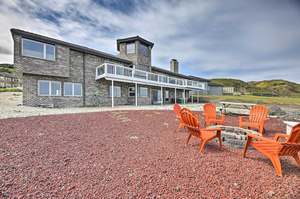 Luxurious Newport Estate w Spa & Lighthouse Views - photo 16