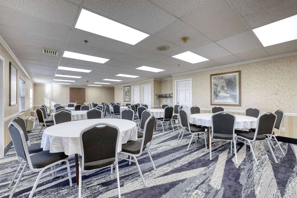 Comfort Suites Appleton Airport - photo 65